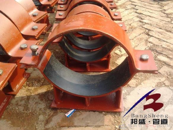 Pipe clamp sliding support